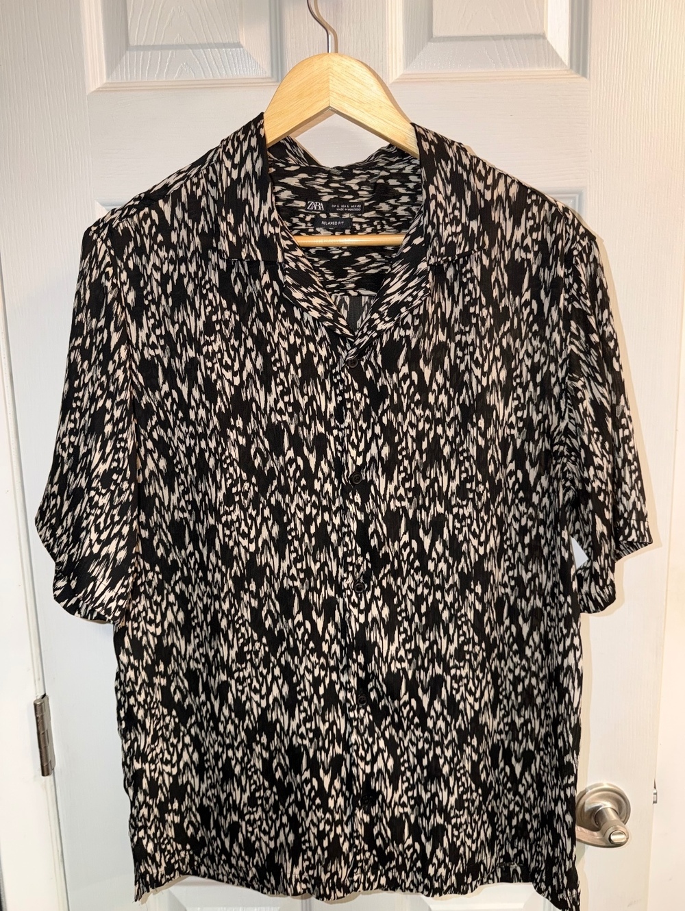 Zara Relaxed Fit Black Cream Abstract Print Short Sleeve Button Up Shirt L